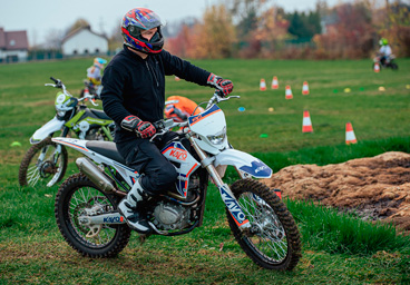 Motocross - integracja, event integracyjny szkoła motocross Warszawa Marzena Chrostek